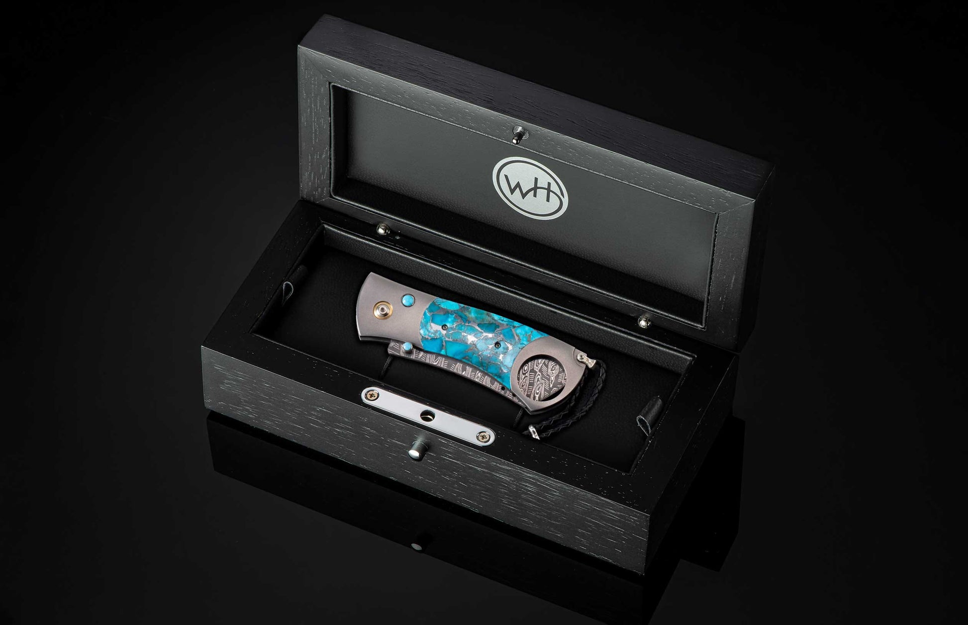 The Kingman Customized Cigar Cutter (CG1 KINGMAN) in a box case